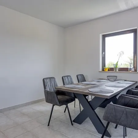 Tonka Apartment *