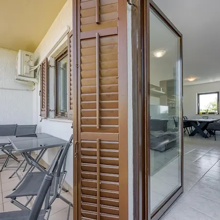 Tonka Apartamento Kukci